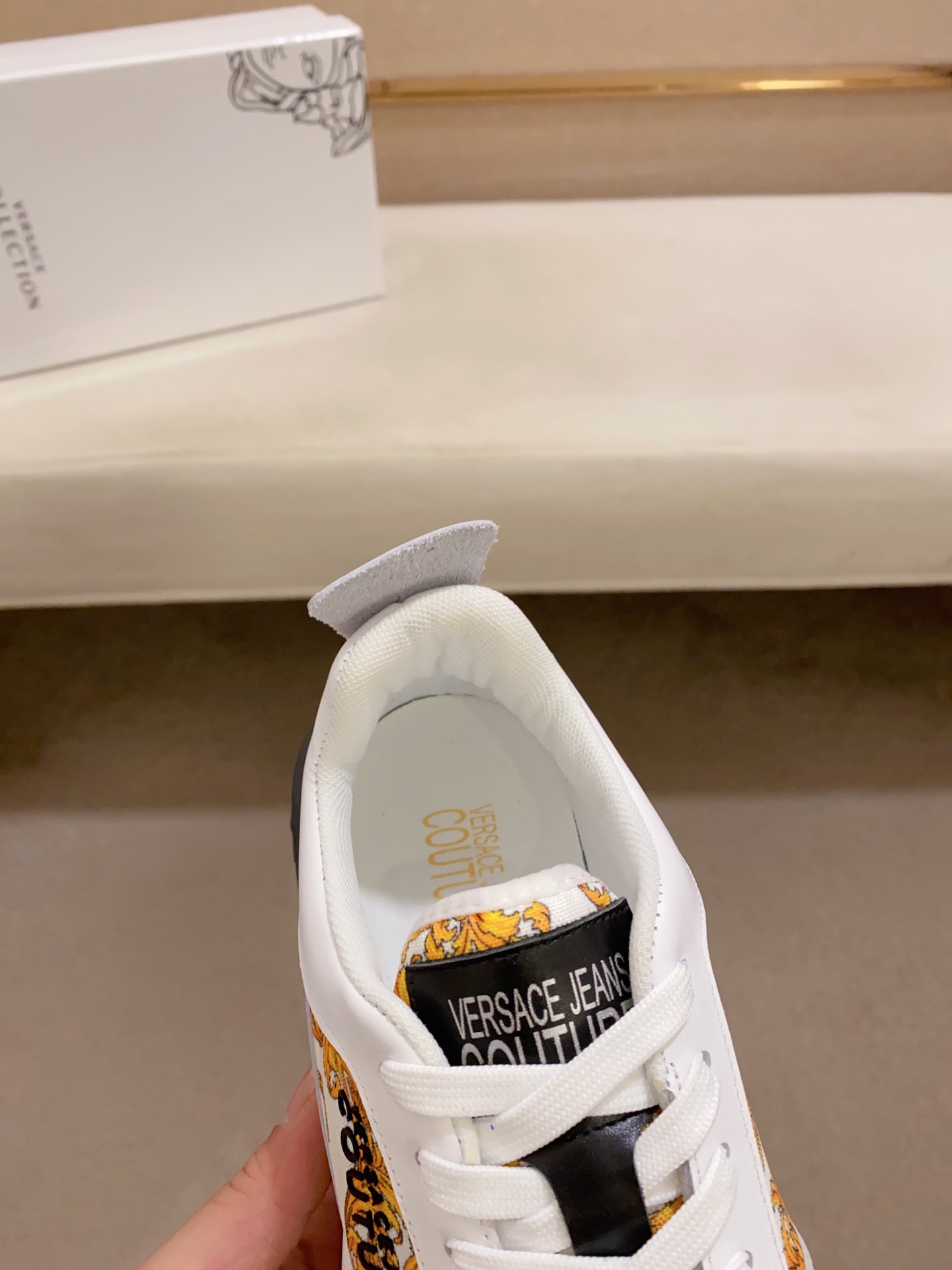 Factory precio Nueva Versace (Versace) superior de piel de vaca importada capa de la cabeza con la m