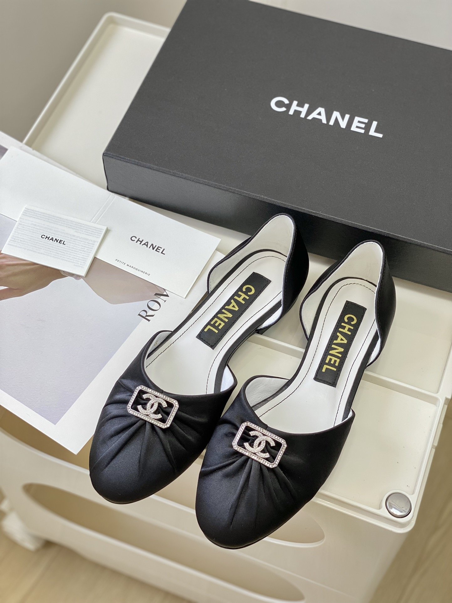 Chanel23春夏爆款钻扣中空凉鞋