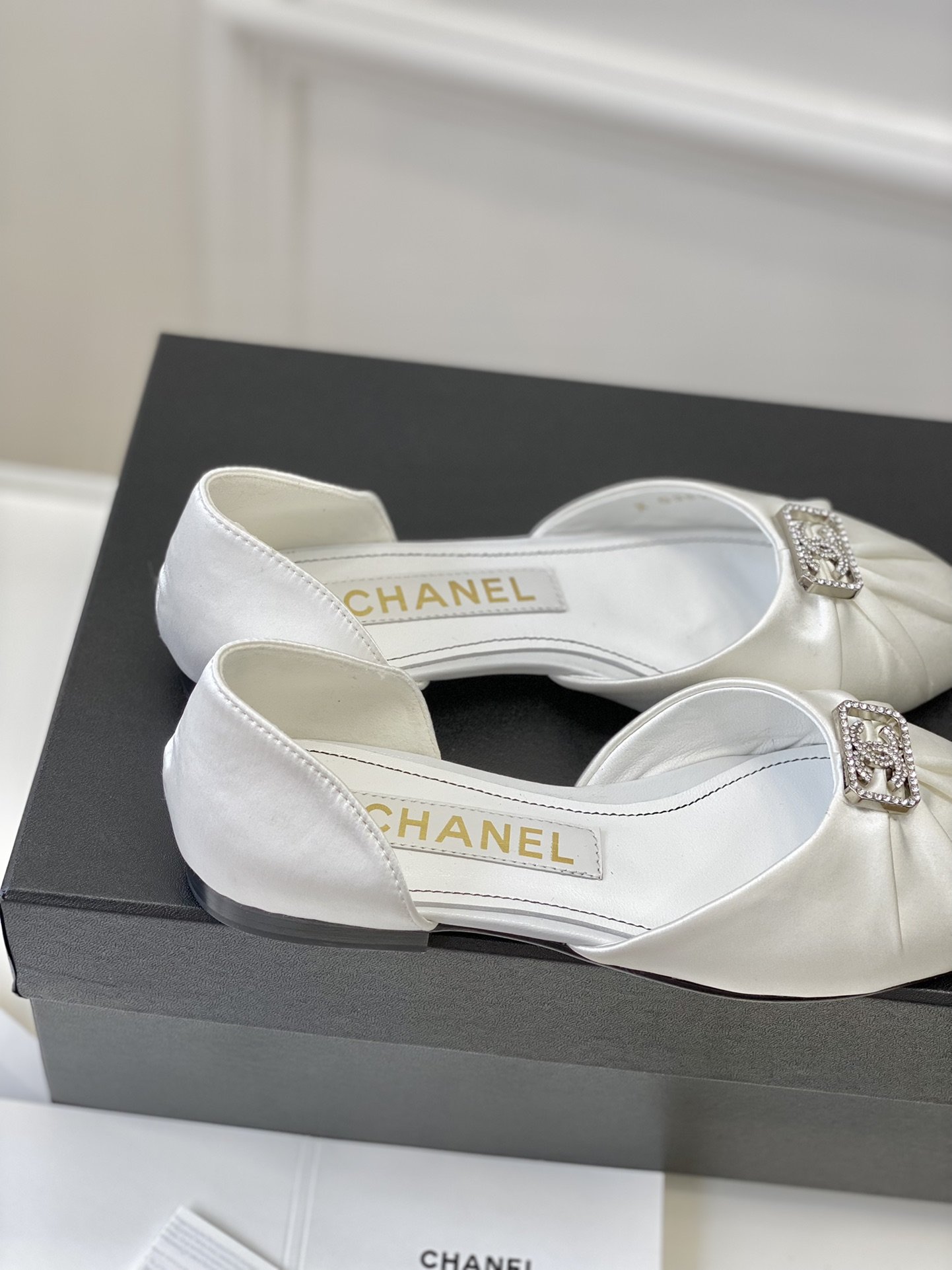 Chanel23春夏爆款钻扣中空凉鞋