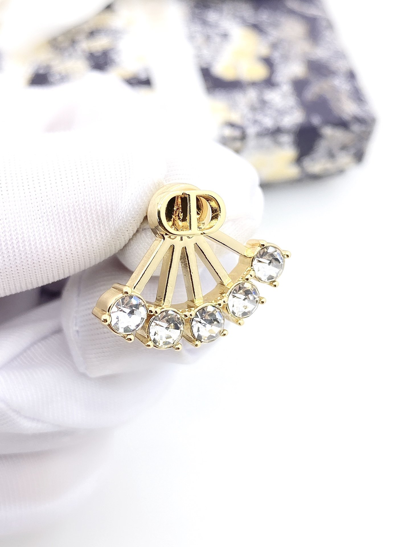 Dior新款AB款钻耳钉经典大小珍珠