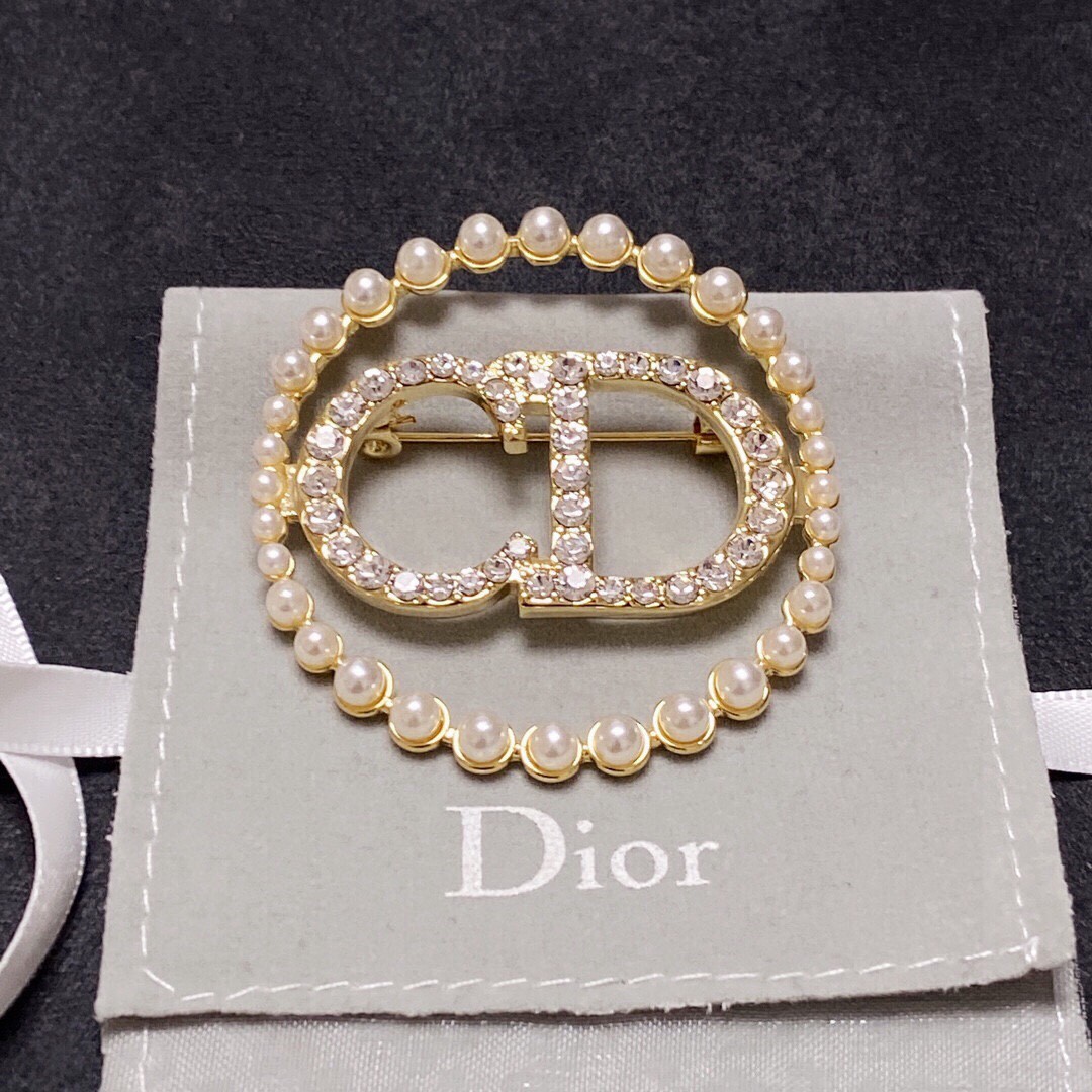 新款Dior迪奥CD字母胸针专柜一致