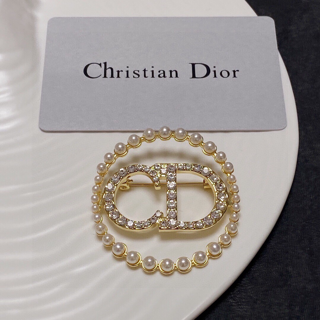 新款Dior迪奥CD字母胸针专柜一致