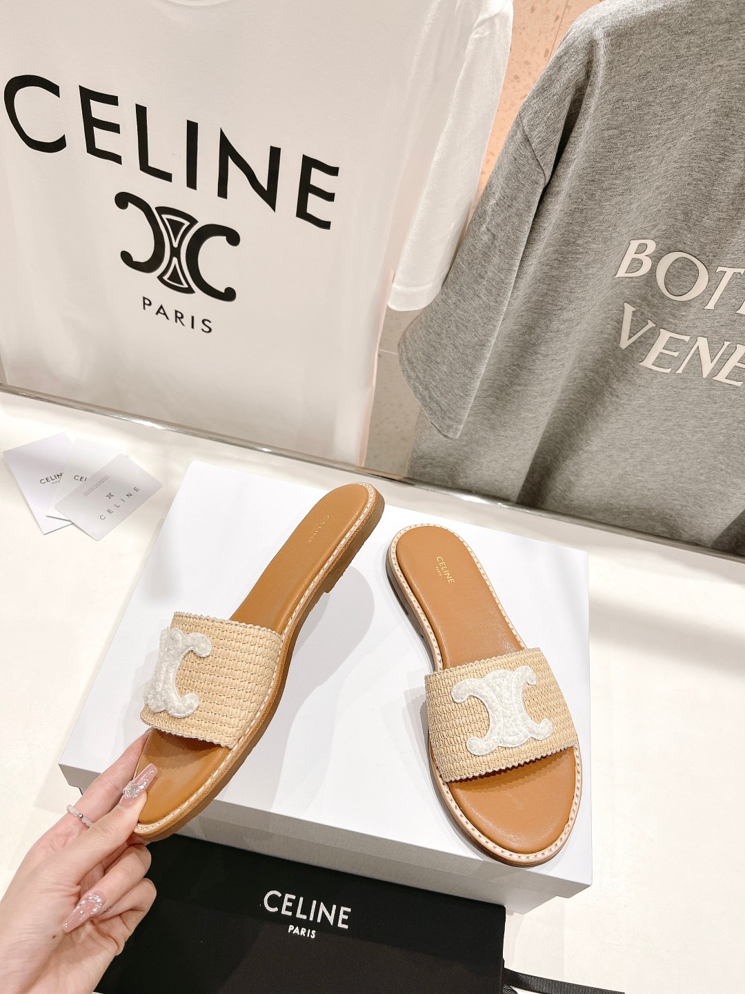 高版本出厂
 Celine*塞琳2025春夏新款凯旋门Logo凉拖鞋
高级感十足  网红ins种草神器、