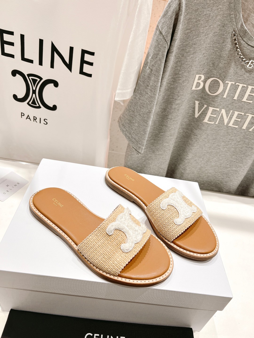 高版本出厂
 Celine*塞琳2025春夏新款凯旋门Logo凉拖鞋
高级感十足  网红ins种草神器、