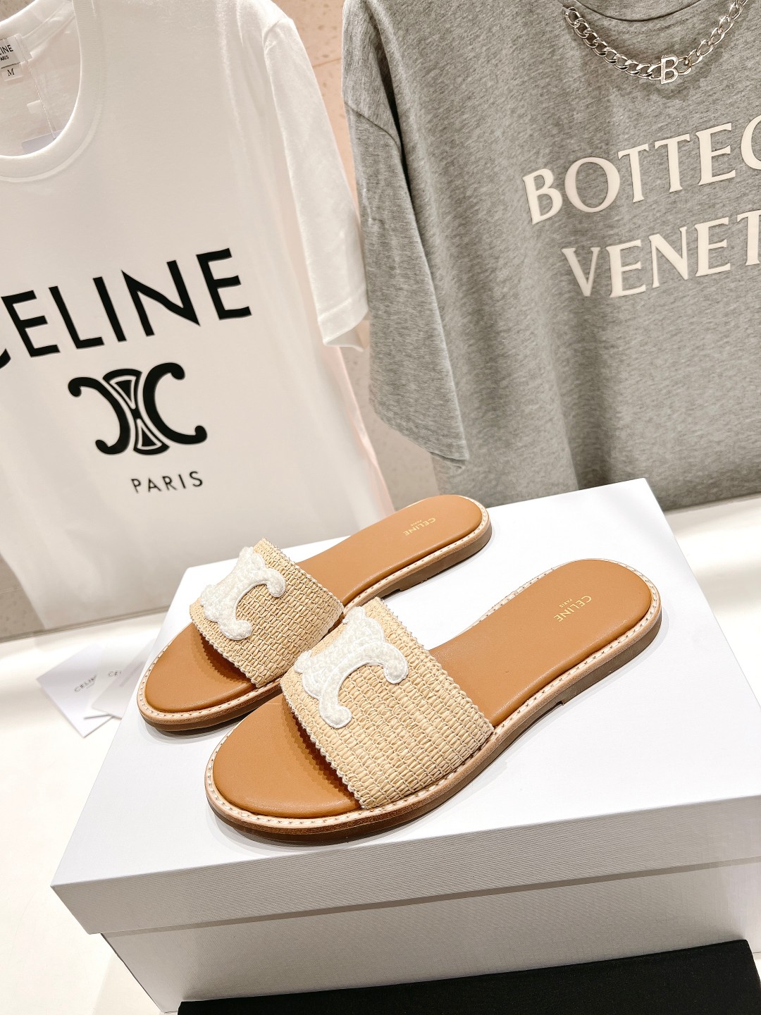高版本出厂
 Celine*塞琳2025春夏新款凯旋门Logo凉拖鞋
高级感十足  网红ins种草神器、