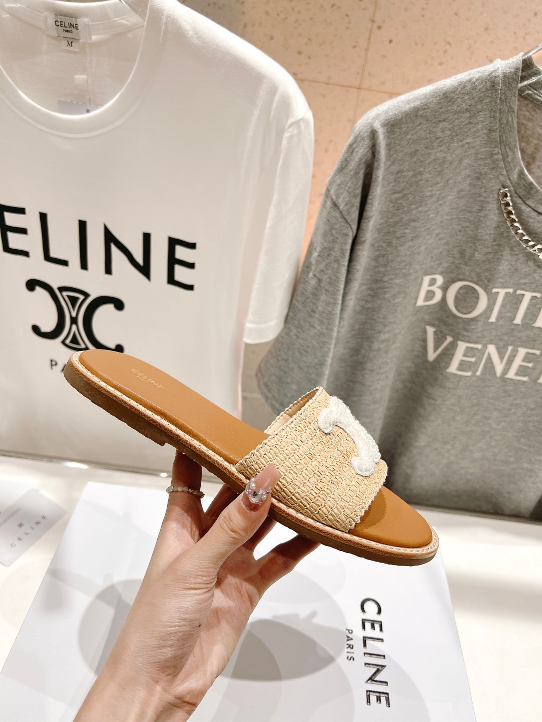高版本出厂
 Celine*塞琳2025春夏新款凯旋门Logo凉拖鞋
高级感十足  网红ins种草神器、