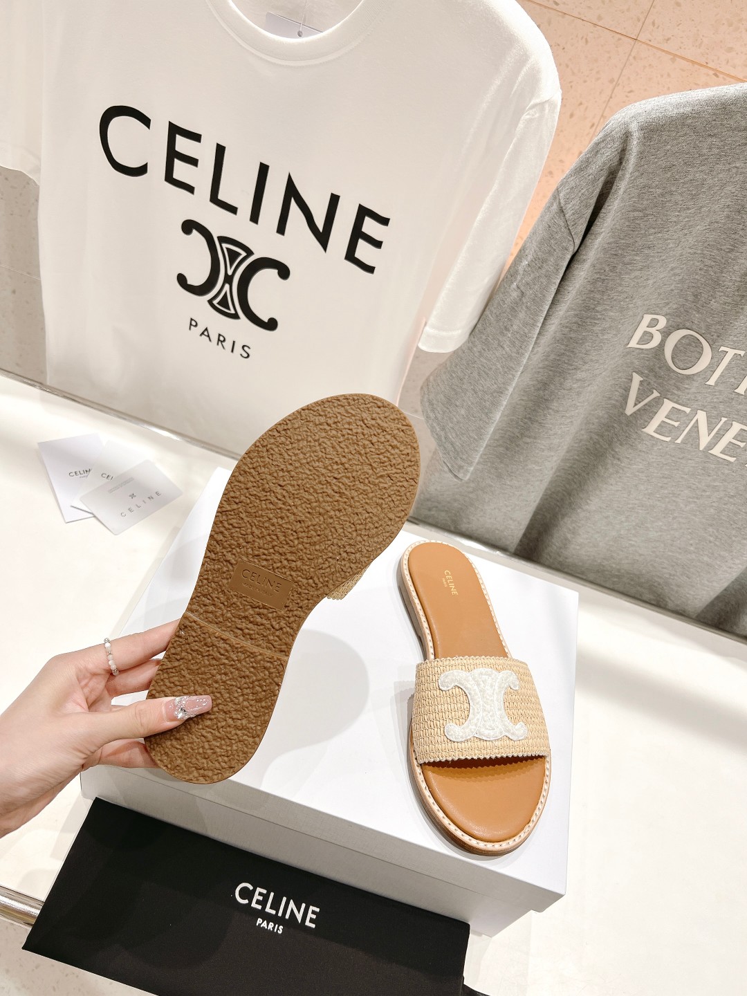 高版本出厂
 Celine*塞琳2025春夏新款凯旋门Logo凉拖鞋
高级感十足  网红ins种草神器、