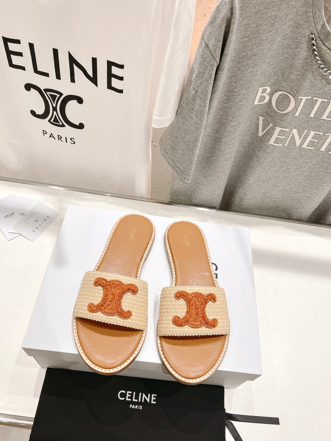高版本出厂
 Celine*塞琳2025春夏新款凯旋门Logo凉拖鞋
高级感十足  网红ins种草神器、