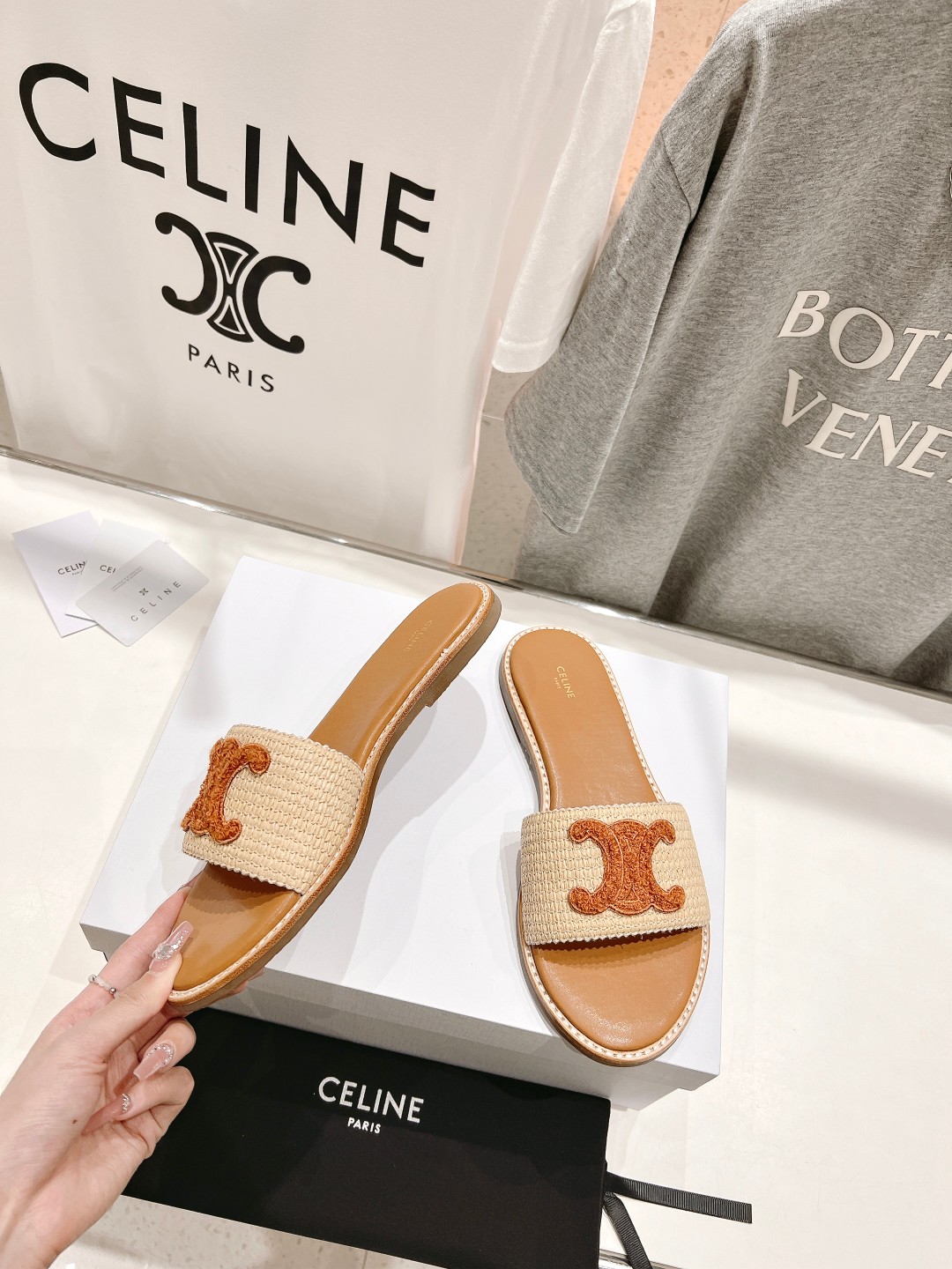 高版本出厂
 Celine*塞琳2025春夏新款凯旋门Logo凉拖鞋
高级感十足  网红ins种草神器、