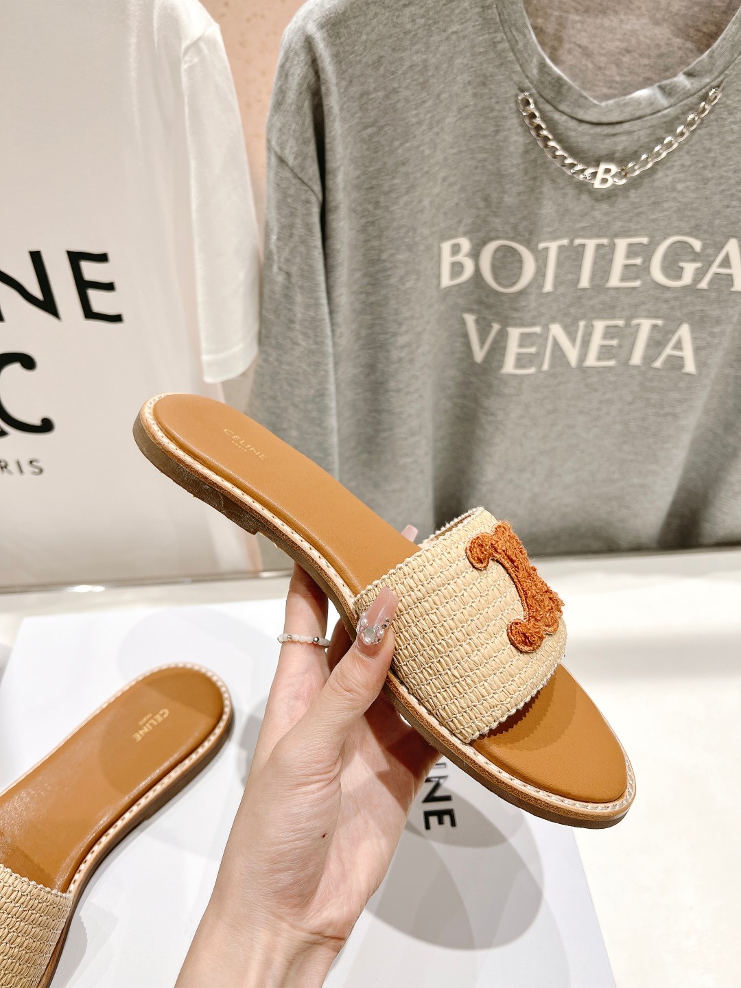 高版本出厂
 Celine*塞琳2025春夏新款凯旋门Logo凉拖鞋
高级感十足  网红ins种草神器、