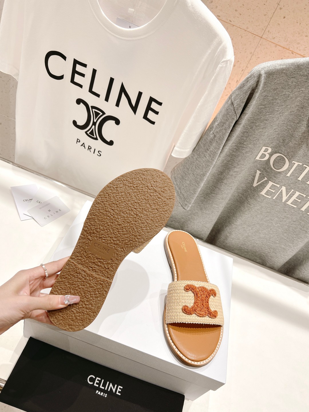 高版本出厂
 Celine*塞琳2025春夏新款凯旋门Logo凉拖鞋
高级感十足  网红ins种草神器、