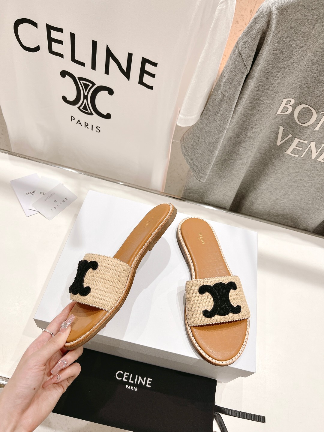 高版本出厂
 Celine*塞琳2025春夏新款凯旋门Logo凉拖鞋
高级感十足  网红ins种草神器、
