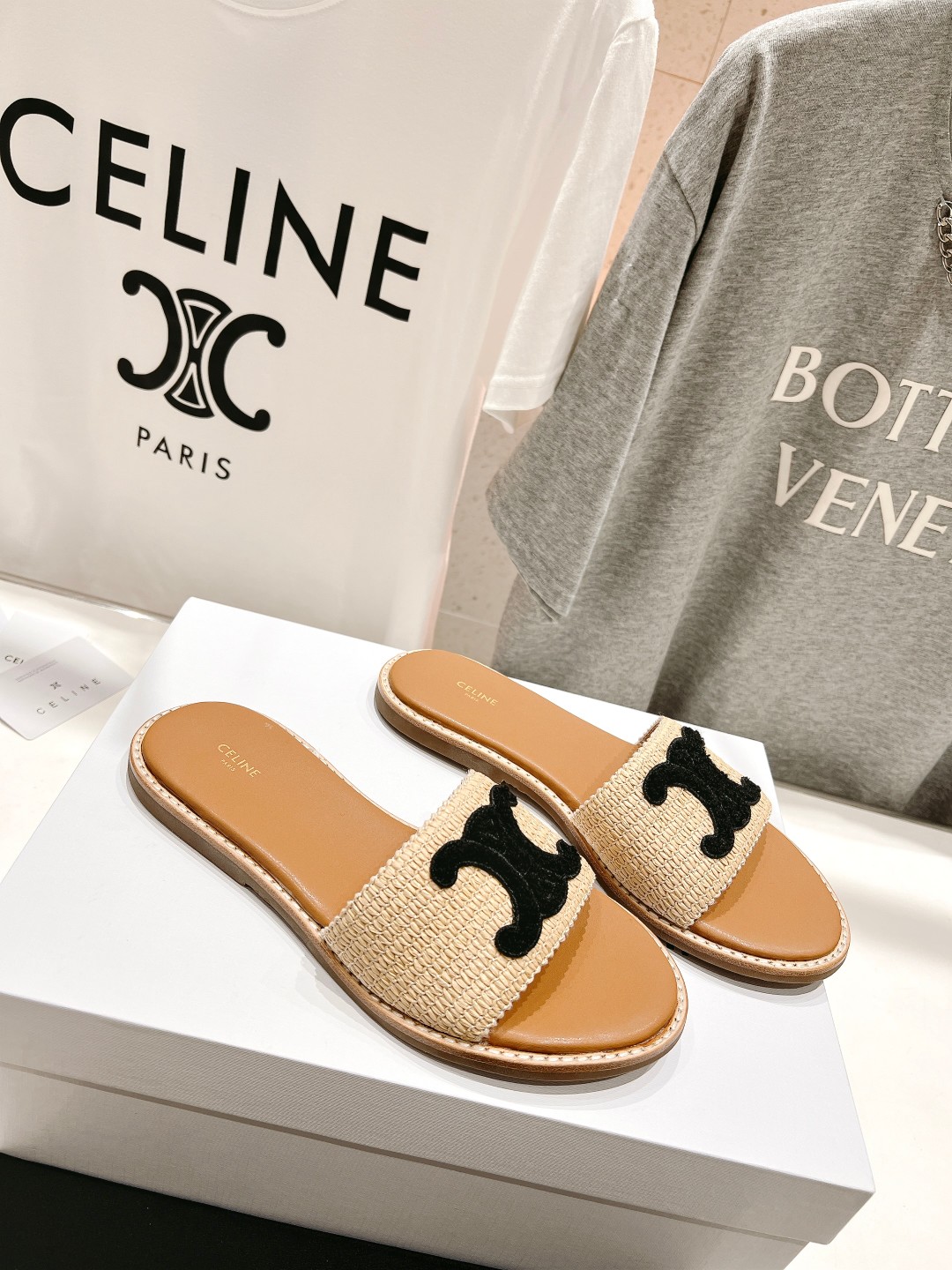 高版本出厂
 Celine*塞琳2025春夏新款凯旋门Logo凉拖鞋
高级感十足  网红ins种草神器、