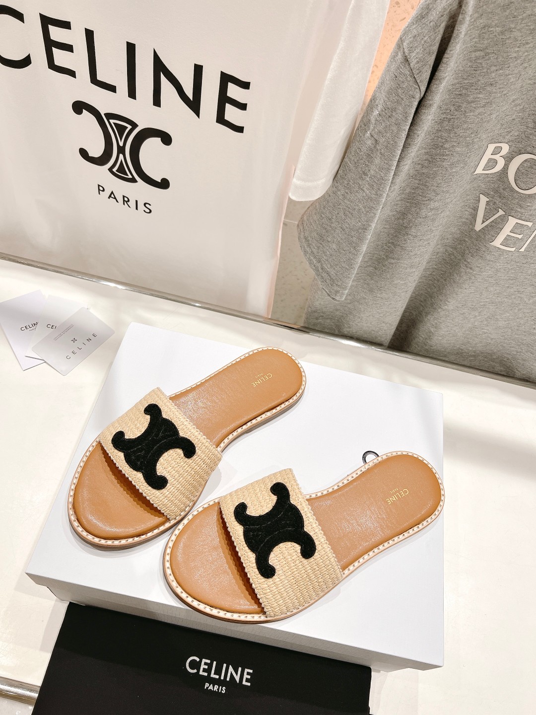 高版本出厂
 Celine*塞琳2025春夏新款凯旋门Logo凉拖鞋
高级感十足  网红ins种草神器、