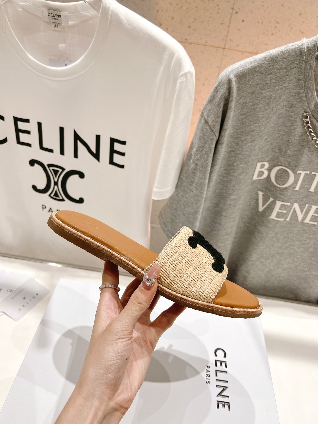 高版本出厂
 Celine*塞琳2025春夏新款凯旋门Logo凉拖鞋
高级感十足  网红ins种草神器、