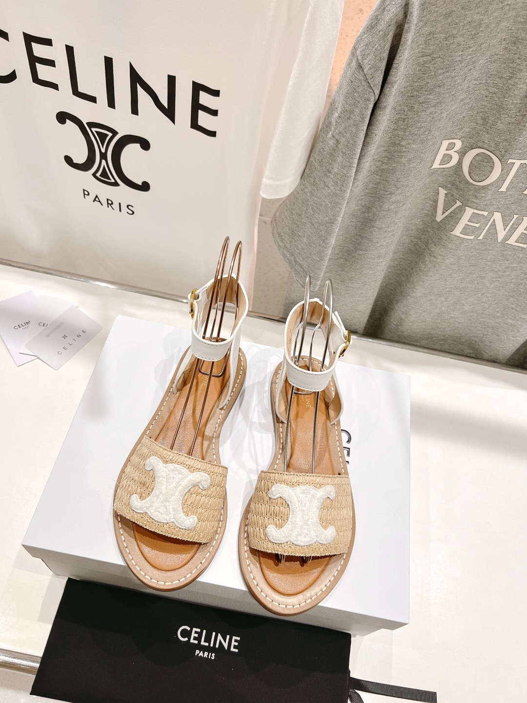 高版本出厂
 Celine*塞琳2025春夏新款凯旋门Logo凉拖鞋
高级感十足  网红ins种草神器、