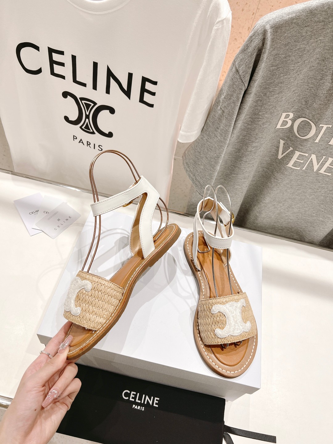 高版本出厂
 Celine*塞琳2025春夏新款凯旋门Logo凉拖鞋
高级感十足  网红ins种草神器、