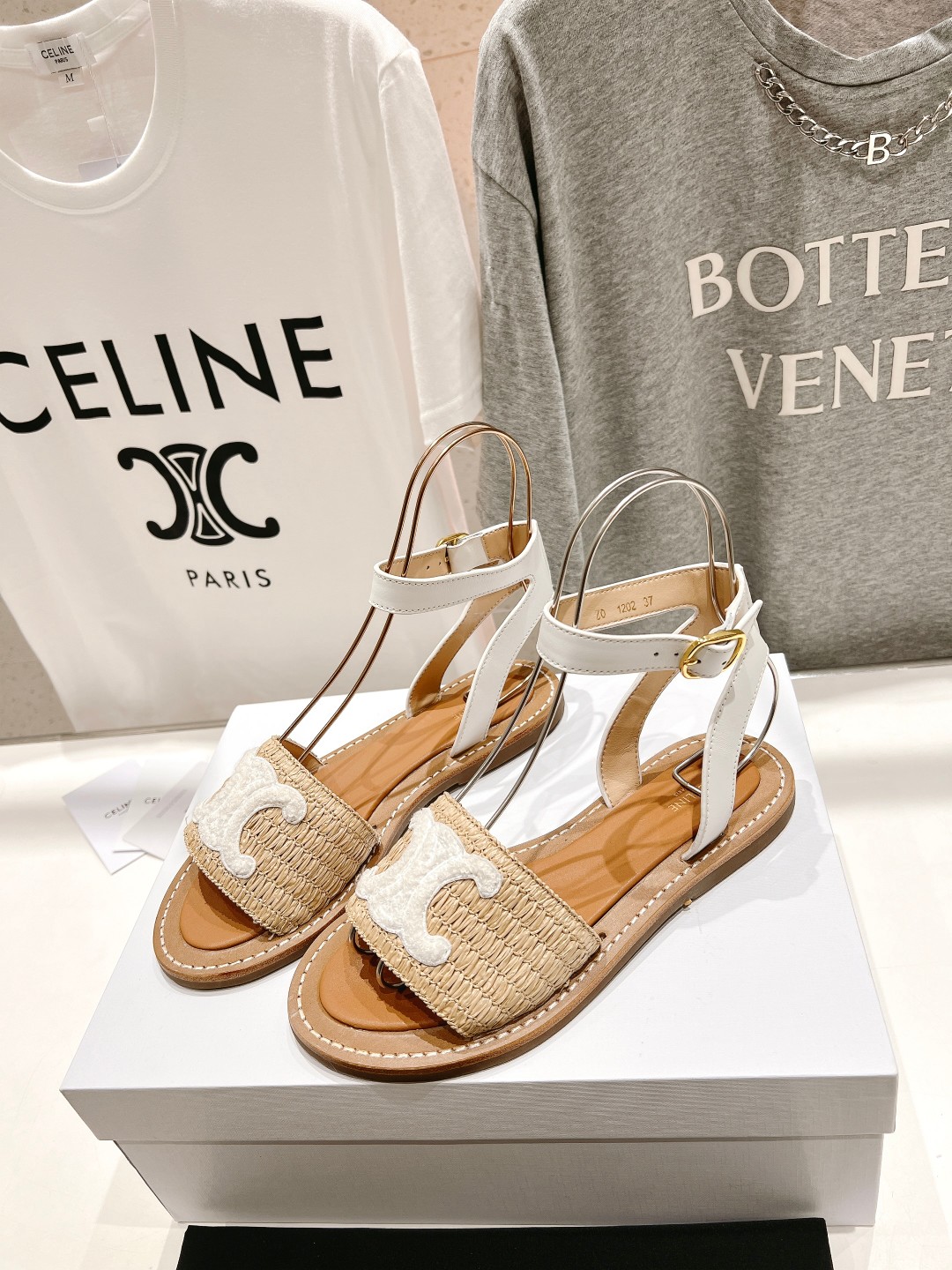 高版本出厂
 Celine*塞琳2025春夏新款凯旋门Logo凉拖鞋
高级感十足  网红ins种草神器、