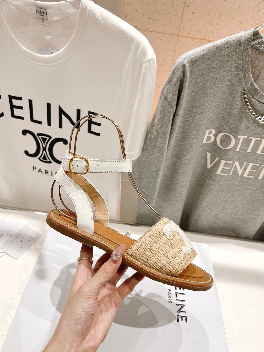 高版本出厂
 Celine*塞琳2025春夏新款凯旋门Logo凉拖鞋
高级感十足  网红ins种草神器、