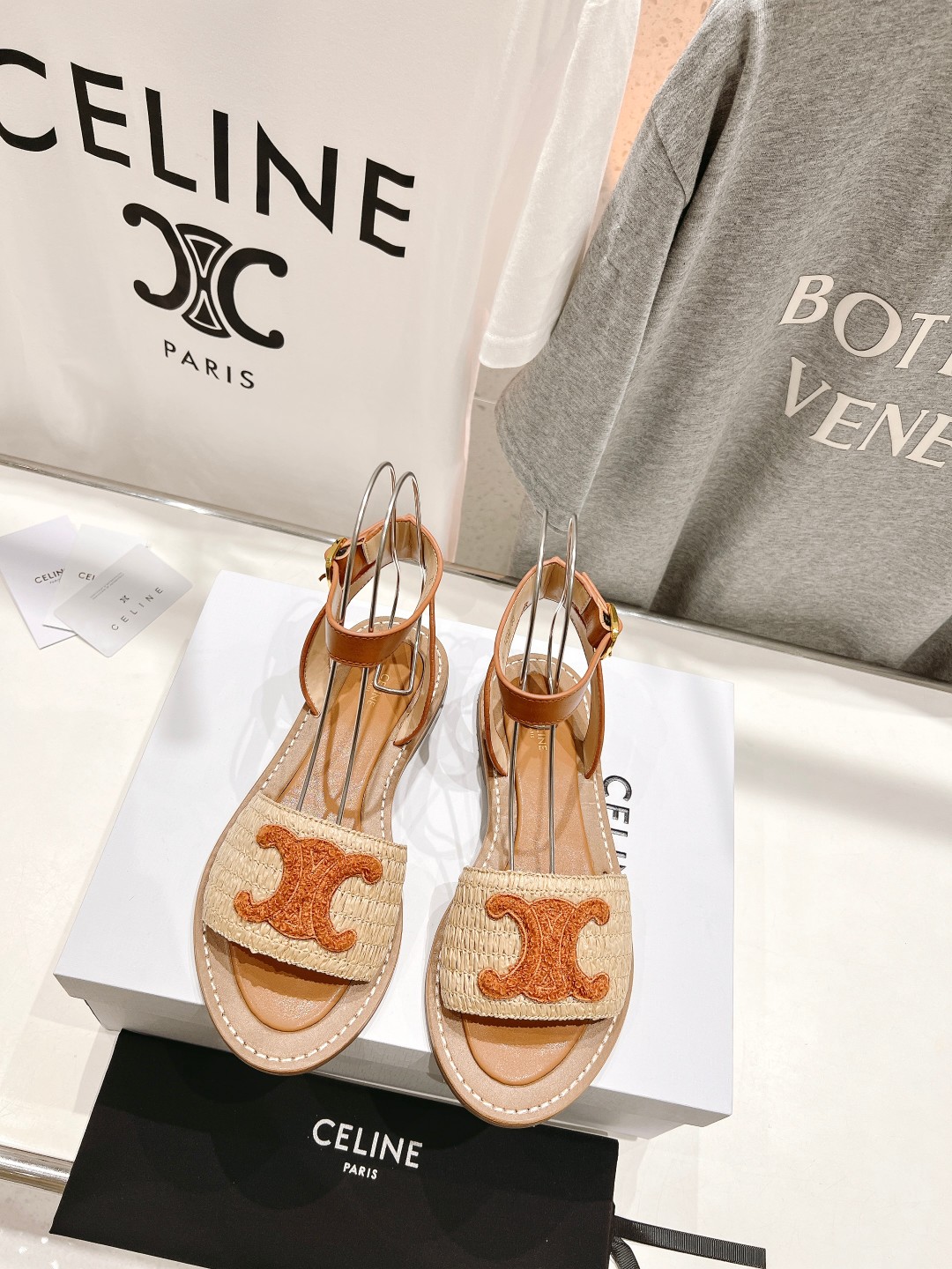 高版本出厂
 Celine*塞琳2025春夏新款凯旋门Logo凉拖鞋
高级感十足  网红ins种草神器、