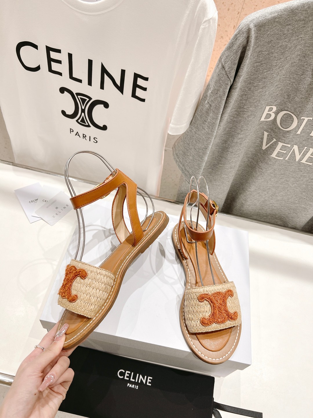 高版本出厂
 Celine*塞琳2025春夏新款凯旋门Logo凉拖鞋
高级感十足  网红ins种草神器、