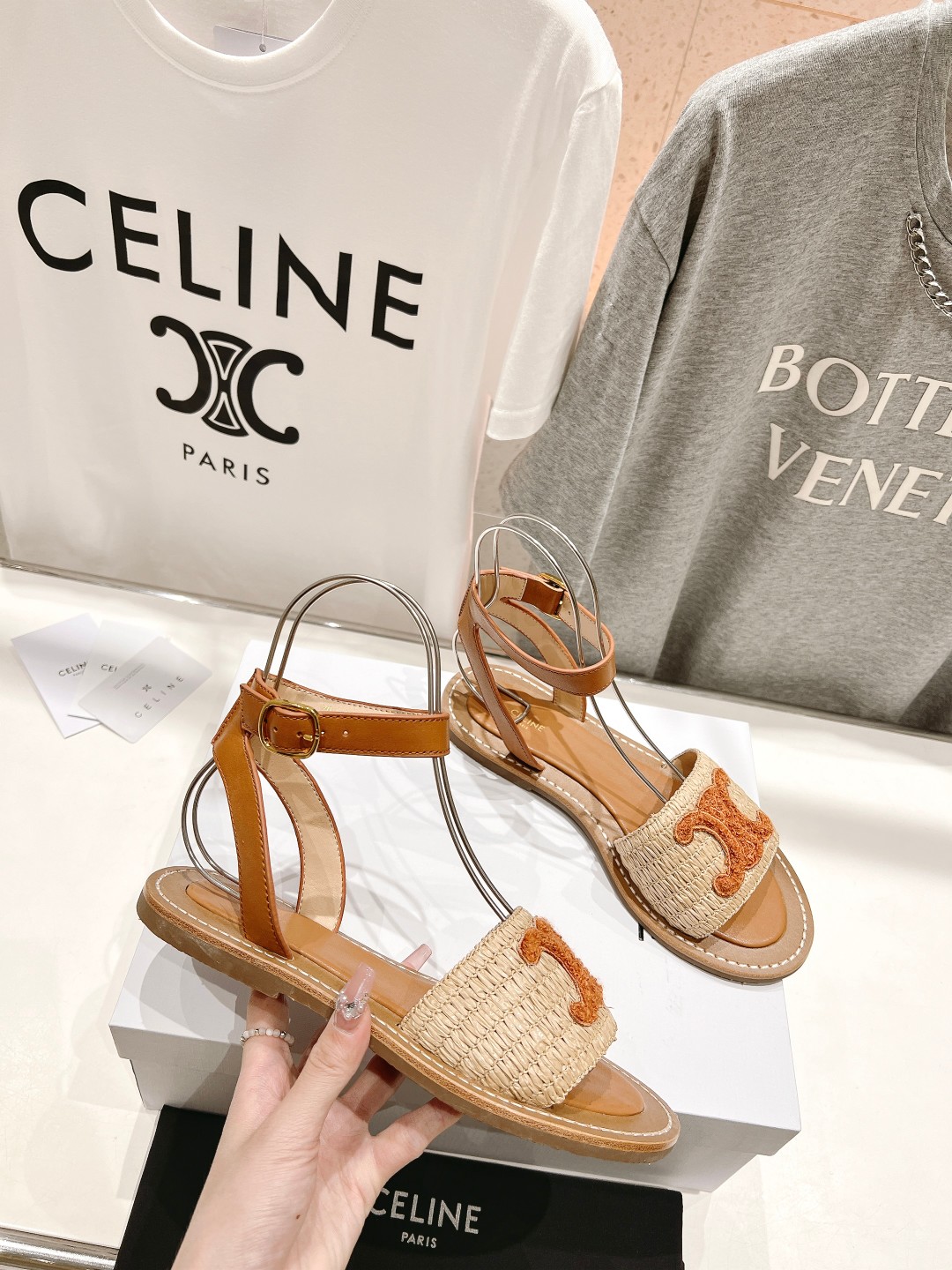 高版本出厂
 Celine*塞琳2025春夏新款凯旋门Logo凉拖鞋
高级感十足  网红ins种草神器、