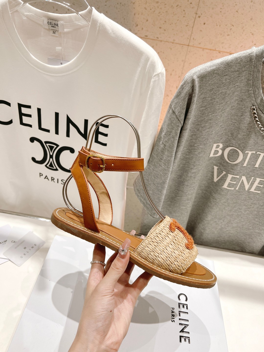高版本出厂
 Celine*塞琳2025春夏新款凯旋门Logo凉拖鞋
高级感十足  网红ins种草神器、