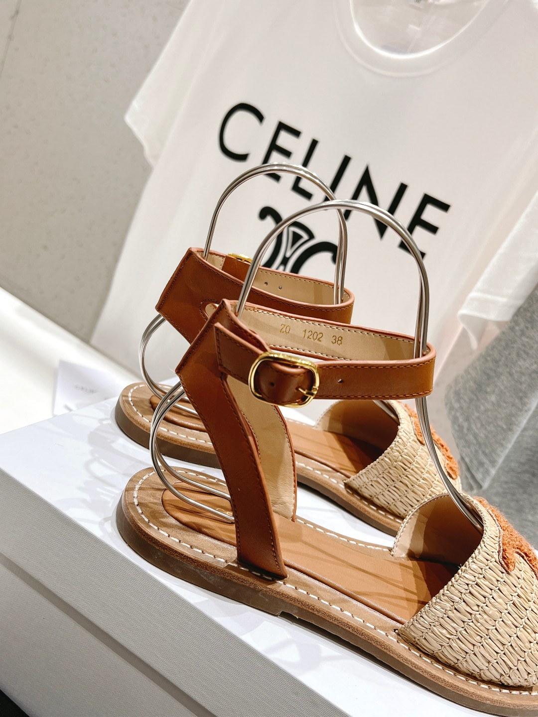 高版本出厂
 Celine*塞琳2025春夏新款凯旋门Logo凉拖鞋
高级感十足  网红ins种草神器、