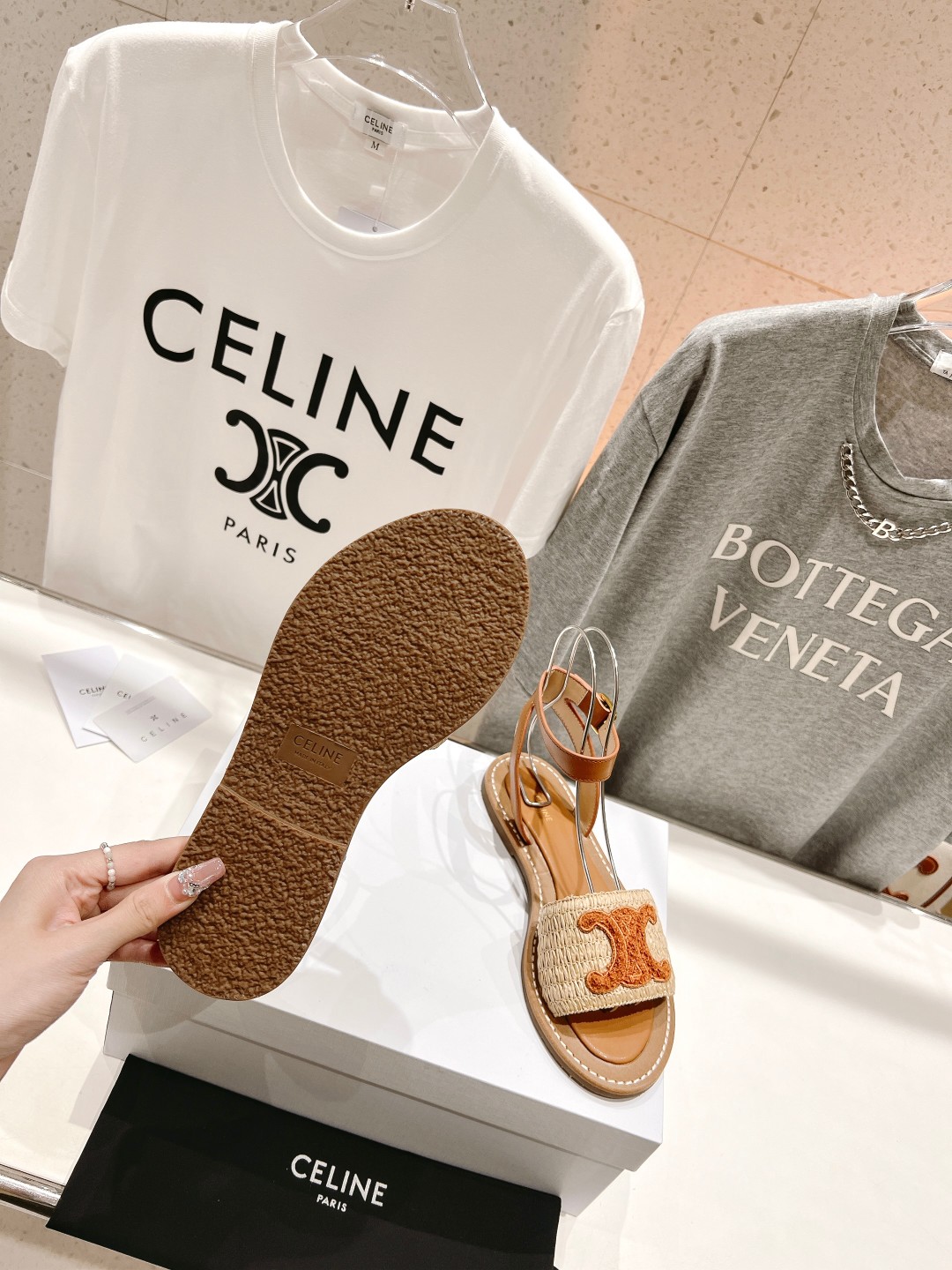 高版本出厂
 Celine*塞琳2025春夏新款凯旋门Logo凉拖鞋
高级感十足  网红ins种草神器、