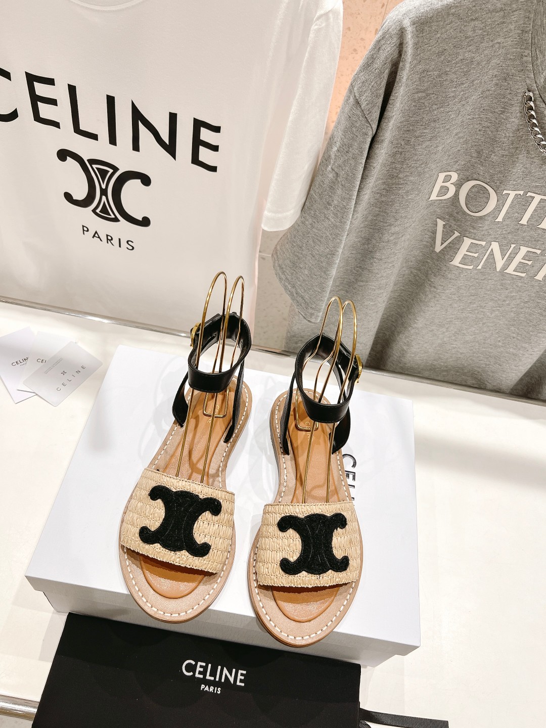 高版本出厂
 Celine*塞琳2025春夏新款凯旋门Logo凉拖鞋
高级感十足  网红ins种草神器、