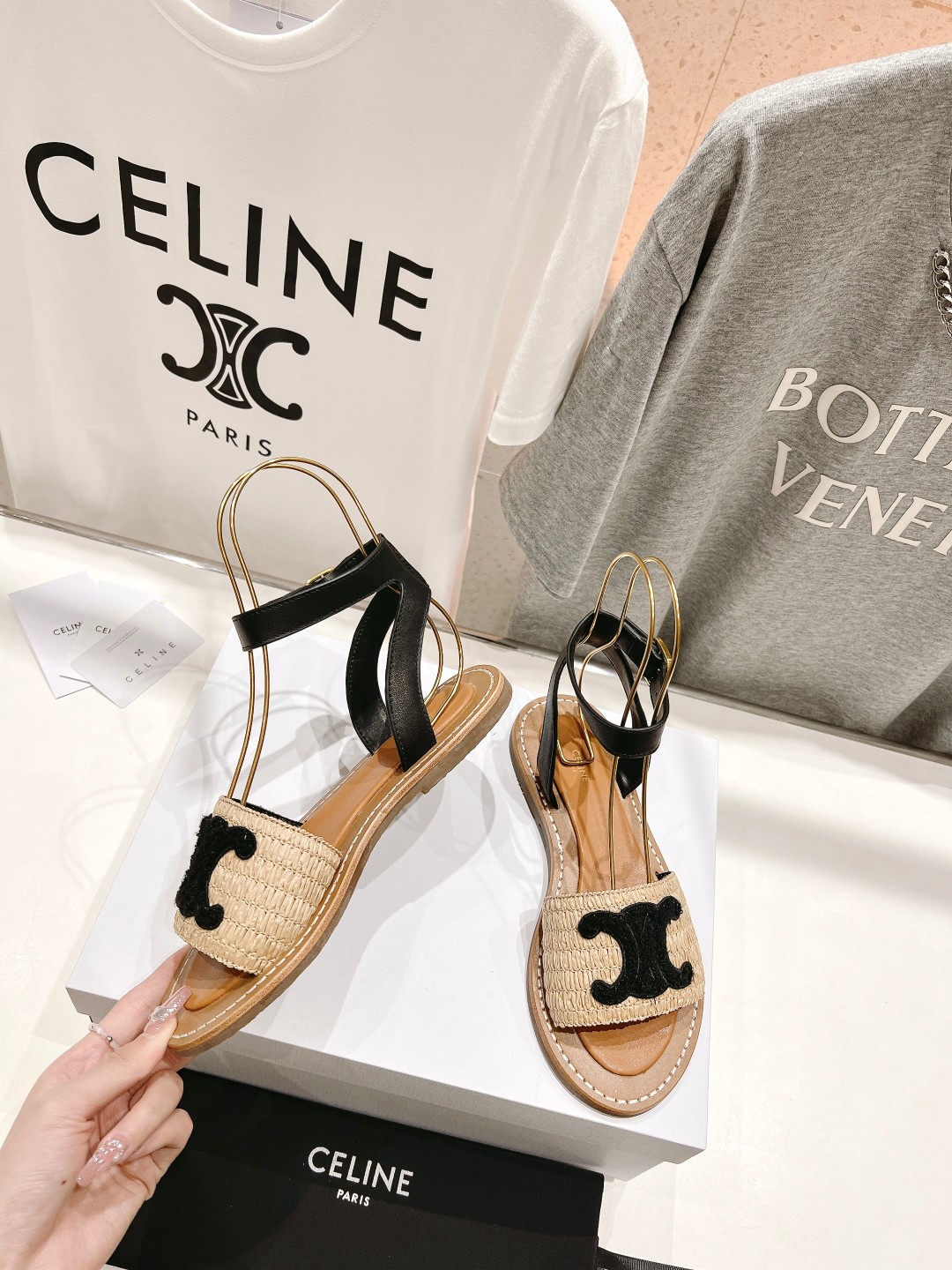 高版本出厂
 Celine*塞琳2025春夏新款凯旋门Logo凉拖鞋
高级感十足  网红ins种草神器、