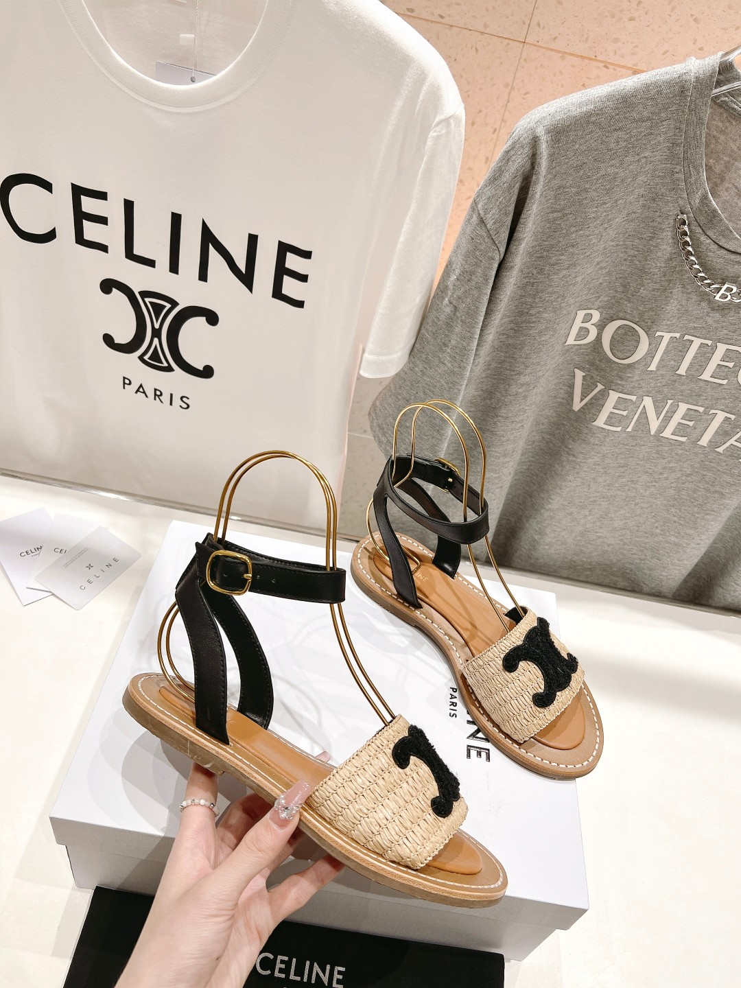 高版本出厂
 Celine*塞琳2025春夏新款凯旋门Logo凉拖鞋
高级感十足  网红ins种草神器、