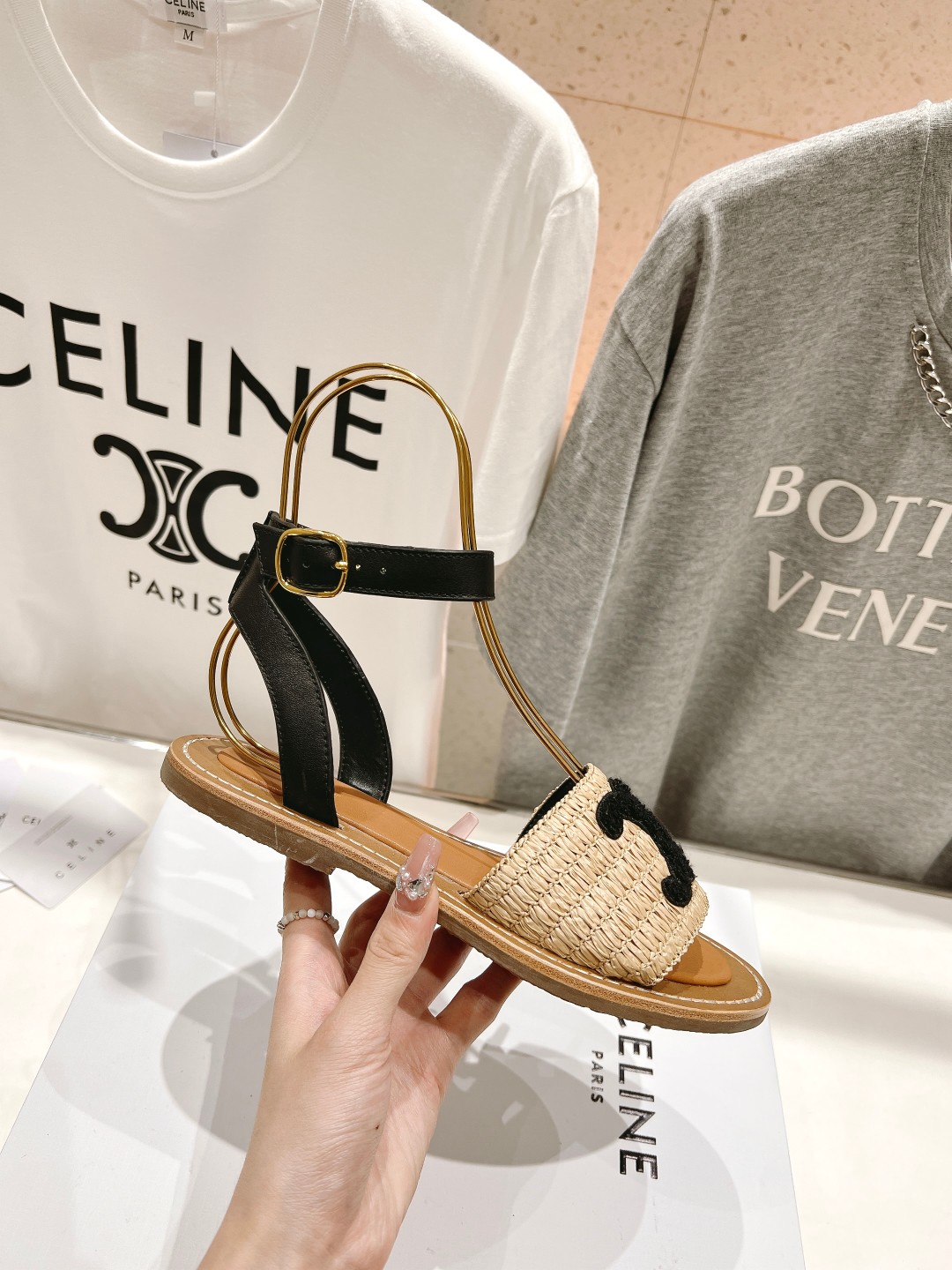高版本出厂
 Celine*塞琳2025春夏新款凯旋门Logo凉拖鞋
高级感十足  网红ins种草神器、