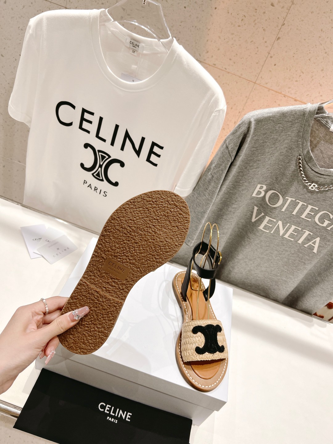 高版本出厂
 Celine*塞琳2025春夏新款凯旋门Logo凉拖鞋
高级感十足  网红ins种草神器、