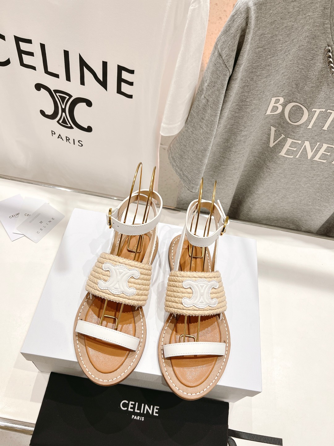 高版本出厂
 Celine*塞琳2025春夏新款凯旋门Logo凉拖鞋
高级感十足  网红ins种草神器、
