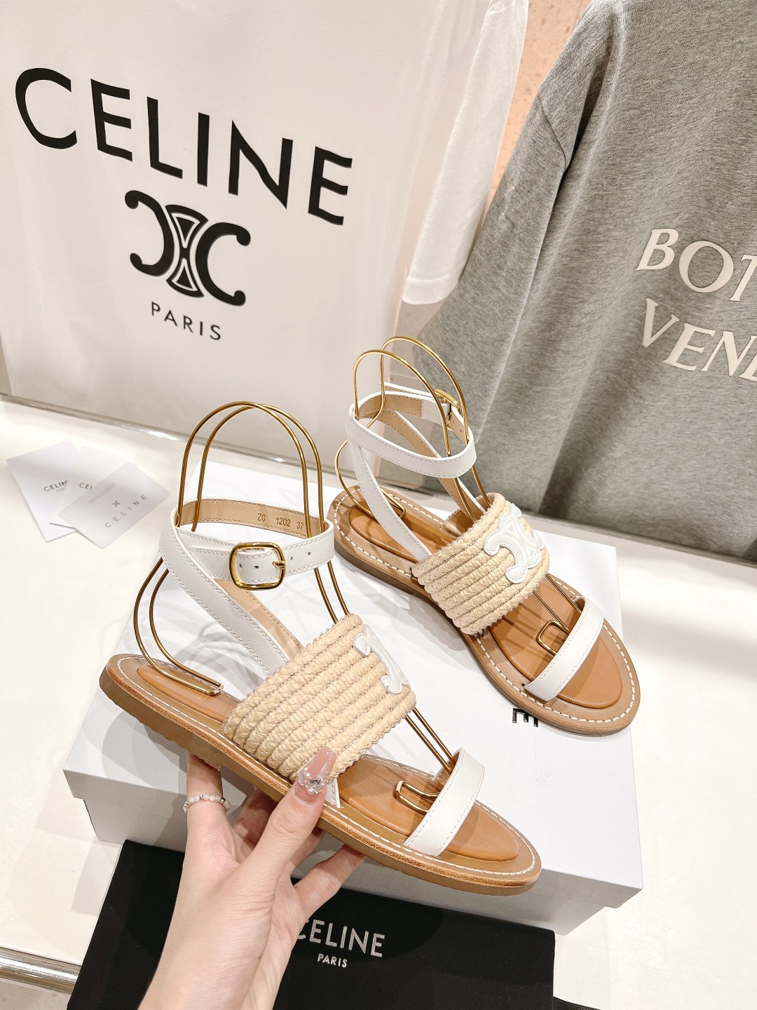 高版本出厂
 Celine*塞琳2025春夏新款凯旋门Logo凉拖鞋
高级感十足  网红ins种草神器、