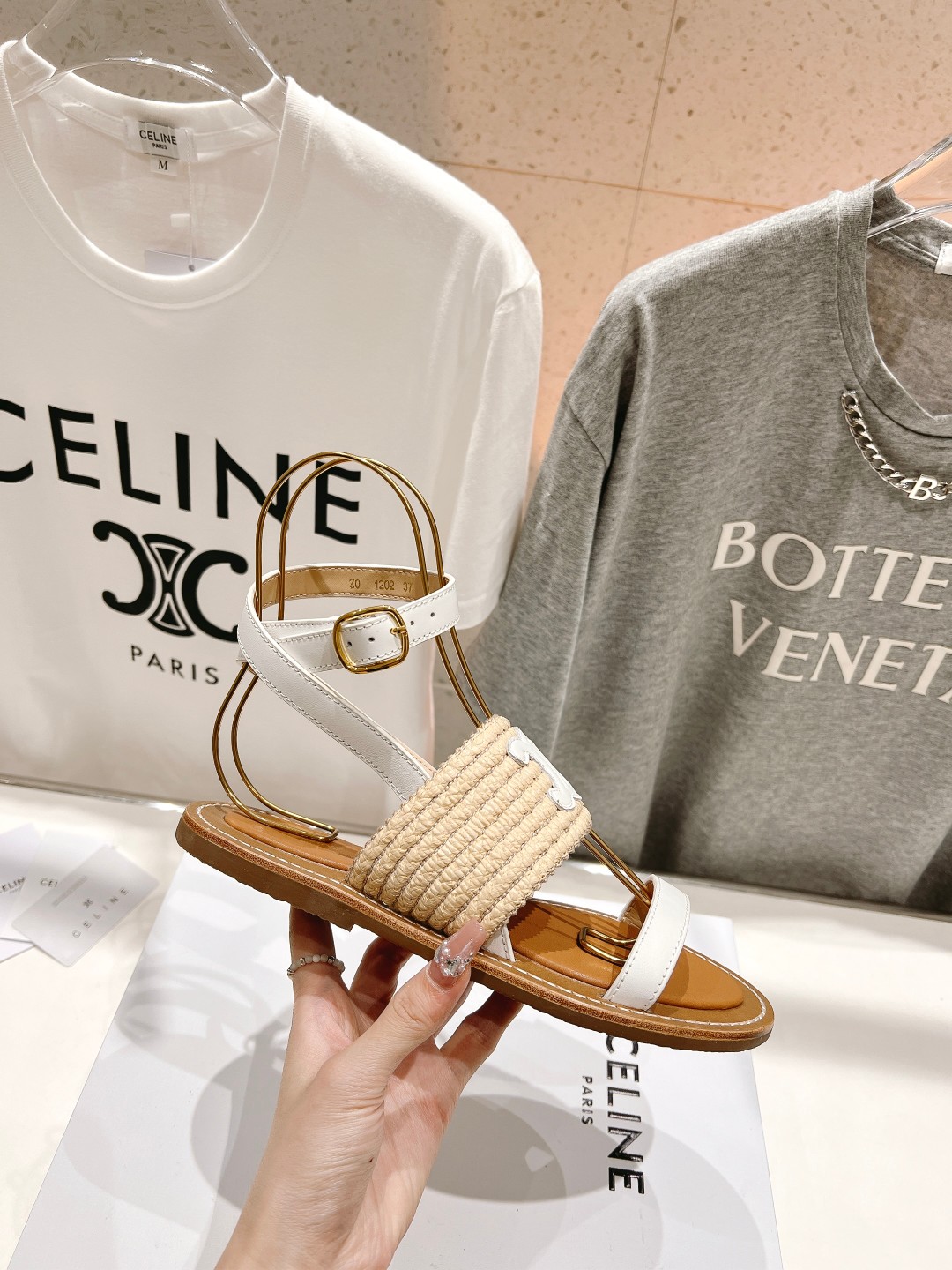 高版本出厂
 Celine*塞琳2025春夏新款凯旋门Logo凉拖鞋
高级感十足  网红ins种草神器、