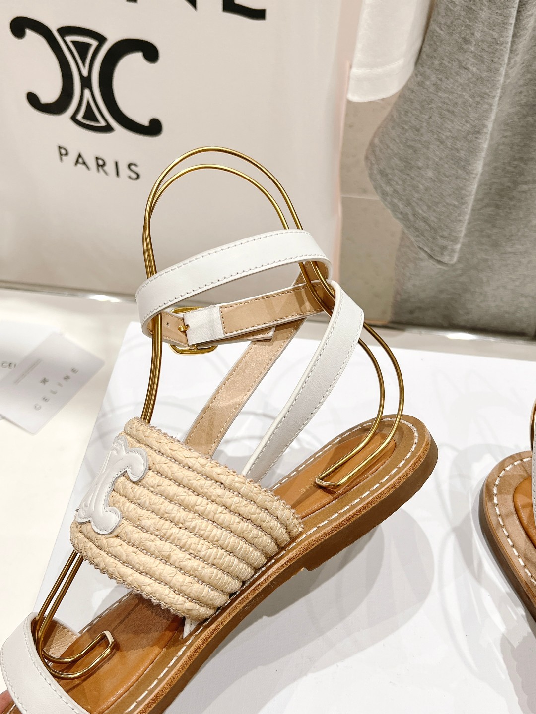 高版本出厂
 Celine*塞琳2025春夏新款凯旋门Logo凉拖鞋
高级感十足  网红ins种草神器、