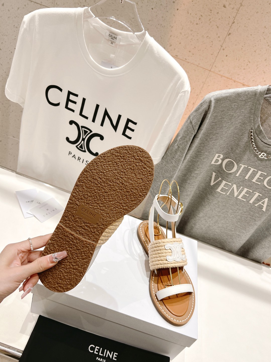 高版本出厂
 Celine*塞琳2025春夏新款凯旋门Logo凉拖鞋
高级感十足  网红ins种草神器、