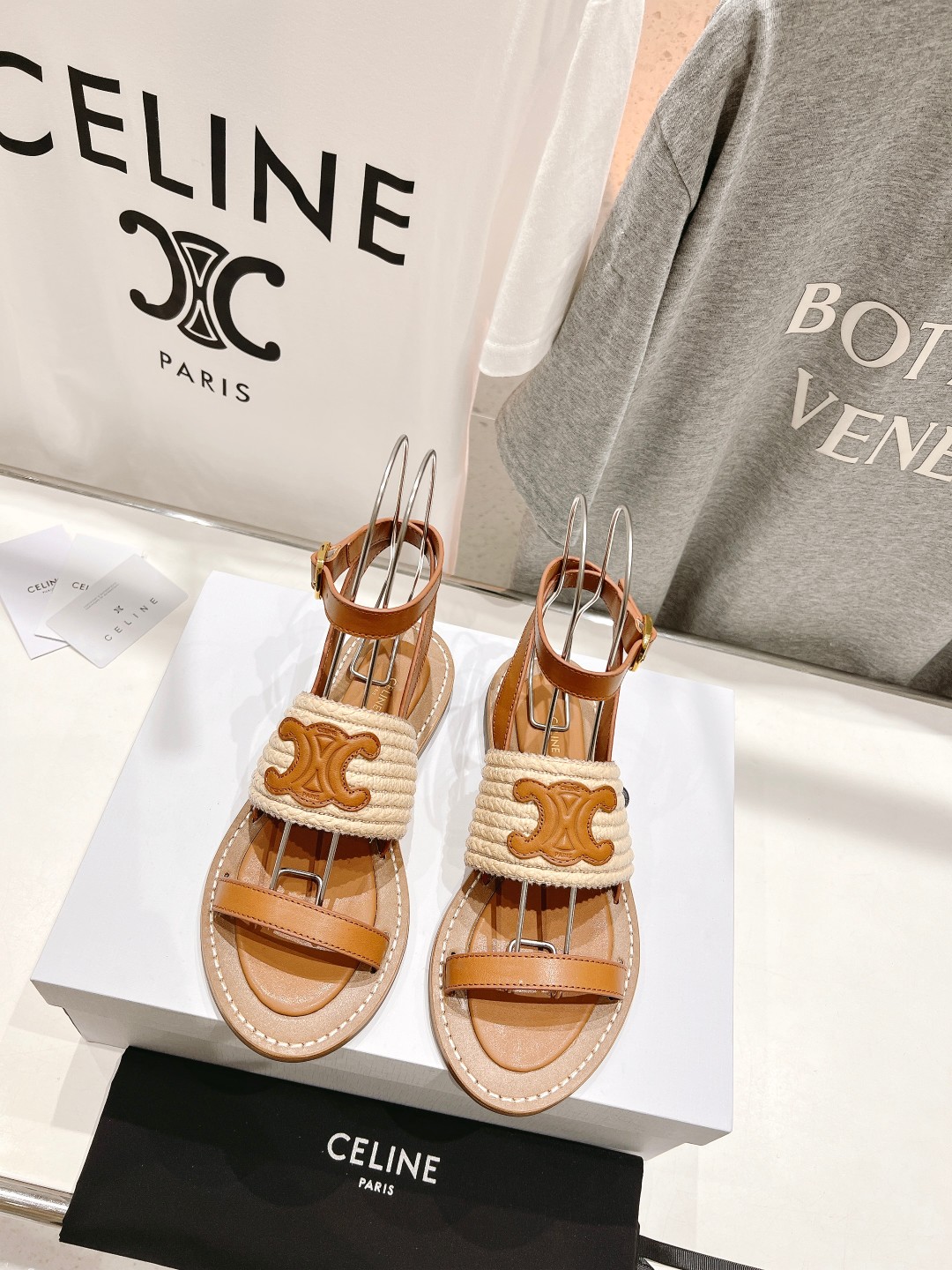 高版本出厂
 Celine*塞琳2025春夏新款凯旋门Logo凉拖鞋
高级感十足  网红ins种草神器、