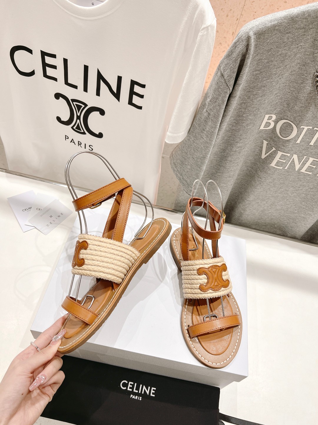 高版本出厂
 Celine*塞琳2025春夏新款凯旋门Logo凉拖鞋
高级感十足  网红ins种草神器、