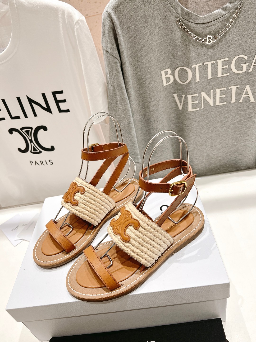 高版本出厂
 Celine*塞琳2025春夏新款凯旋门Logo凉拖鞋
高级感十足  网红ins种草神器、