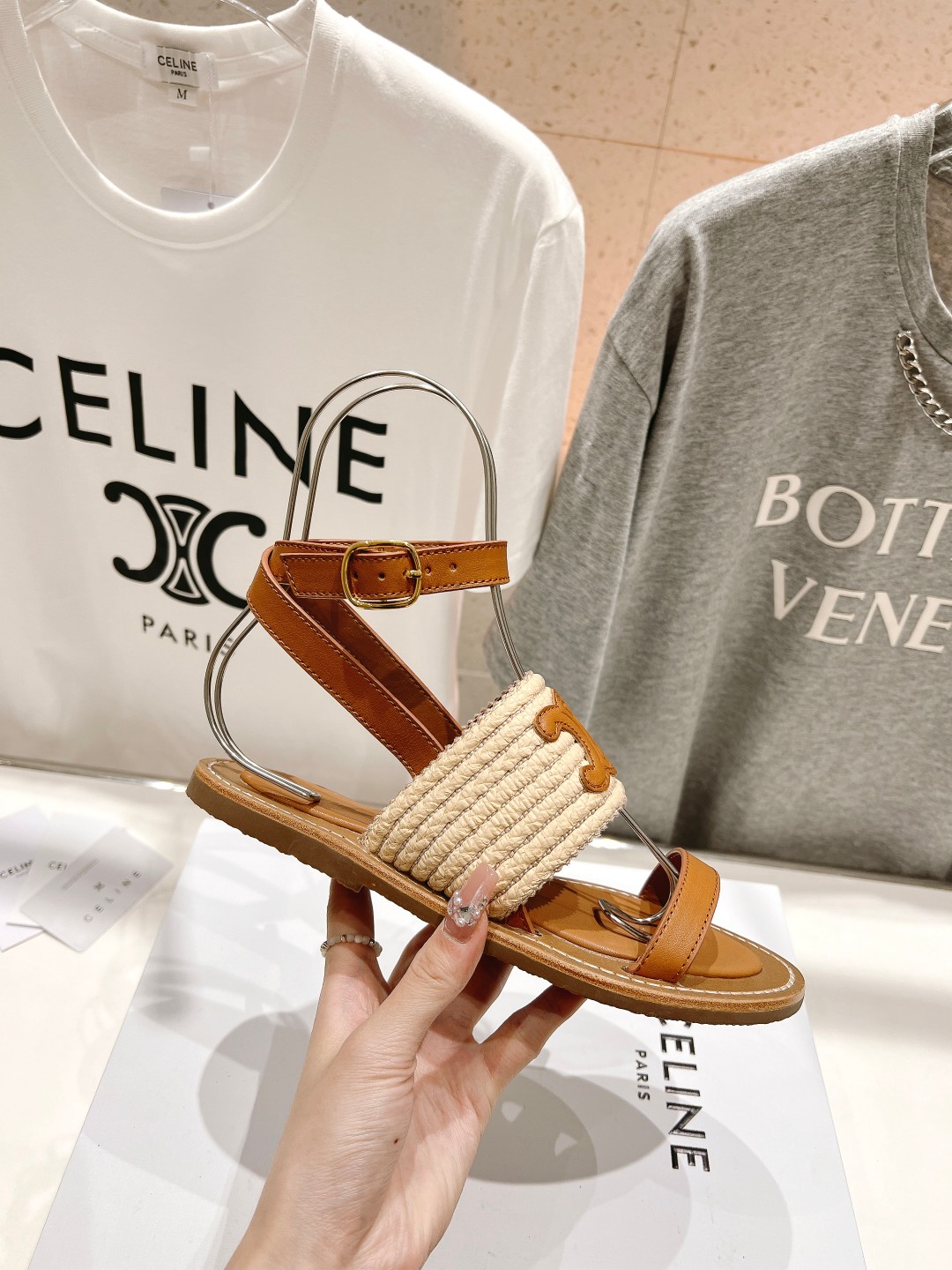 高版本出厂
 Celine*塞琳2025春夏新款凯旋门Logo凉拖鞋
高级感十足  网红ins种草神器、