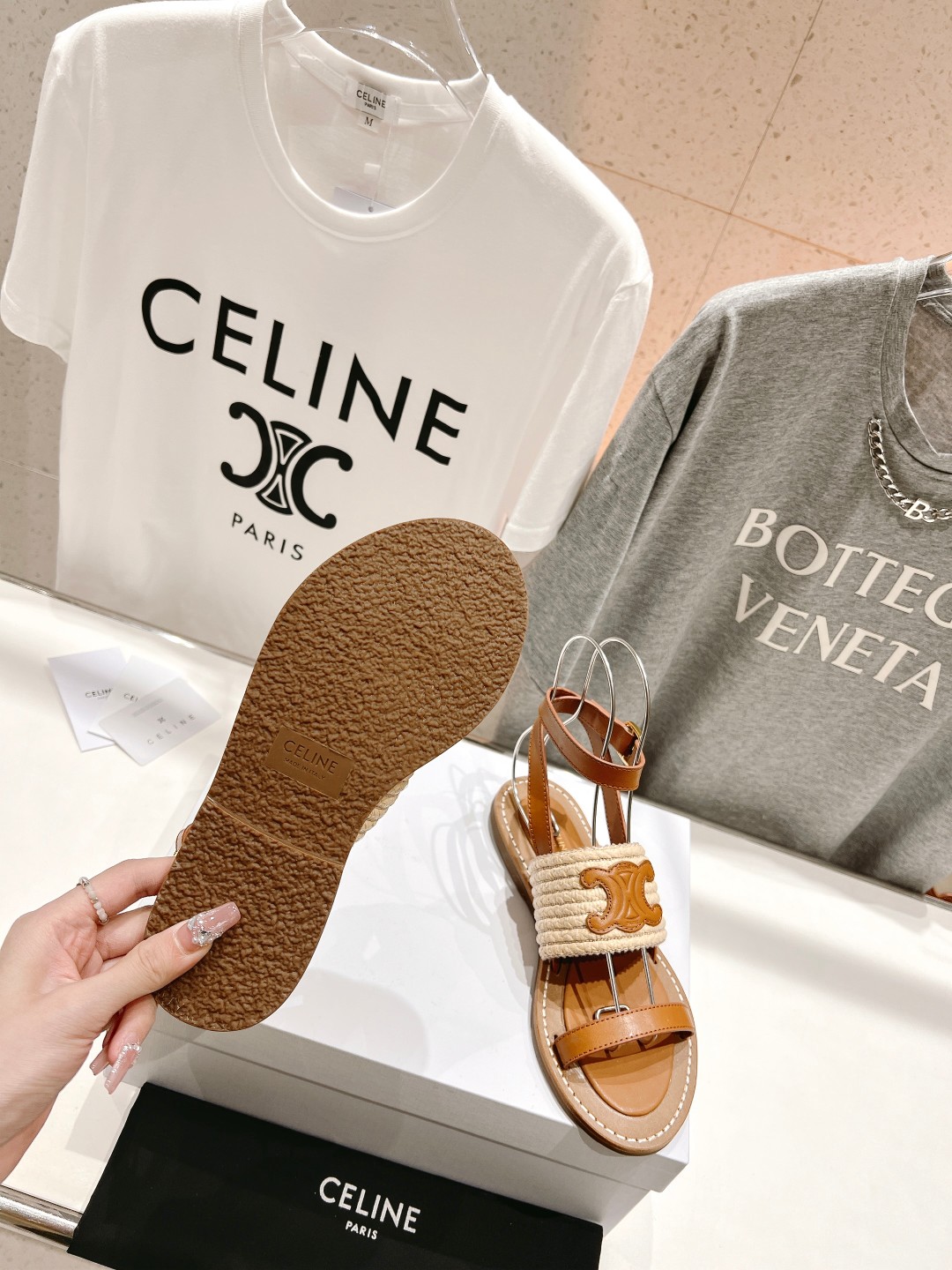 高版本出厂
 Celine*塞琳2025春夏新款凯旋门Logo凉拖鞋
高级感十足  网红ins种草神器、