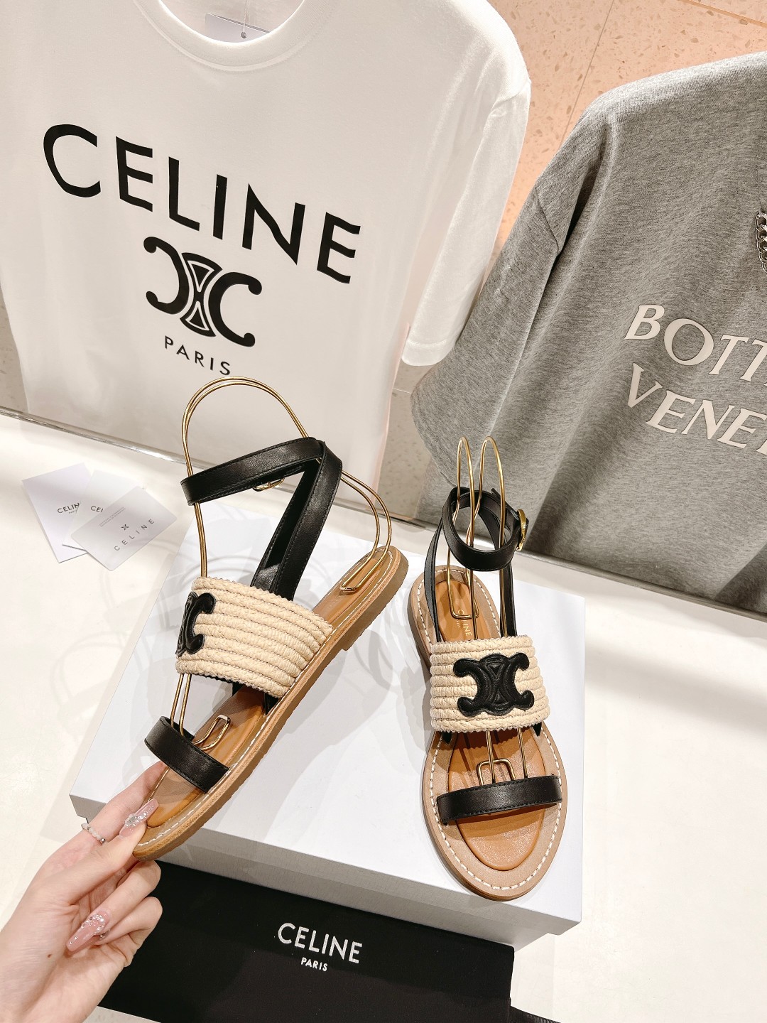 高版本出厂
 Celine*塞琳2025春夏新款凯旋门Logo凉拖鞋
高级感十足  网红ins种草神器、