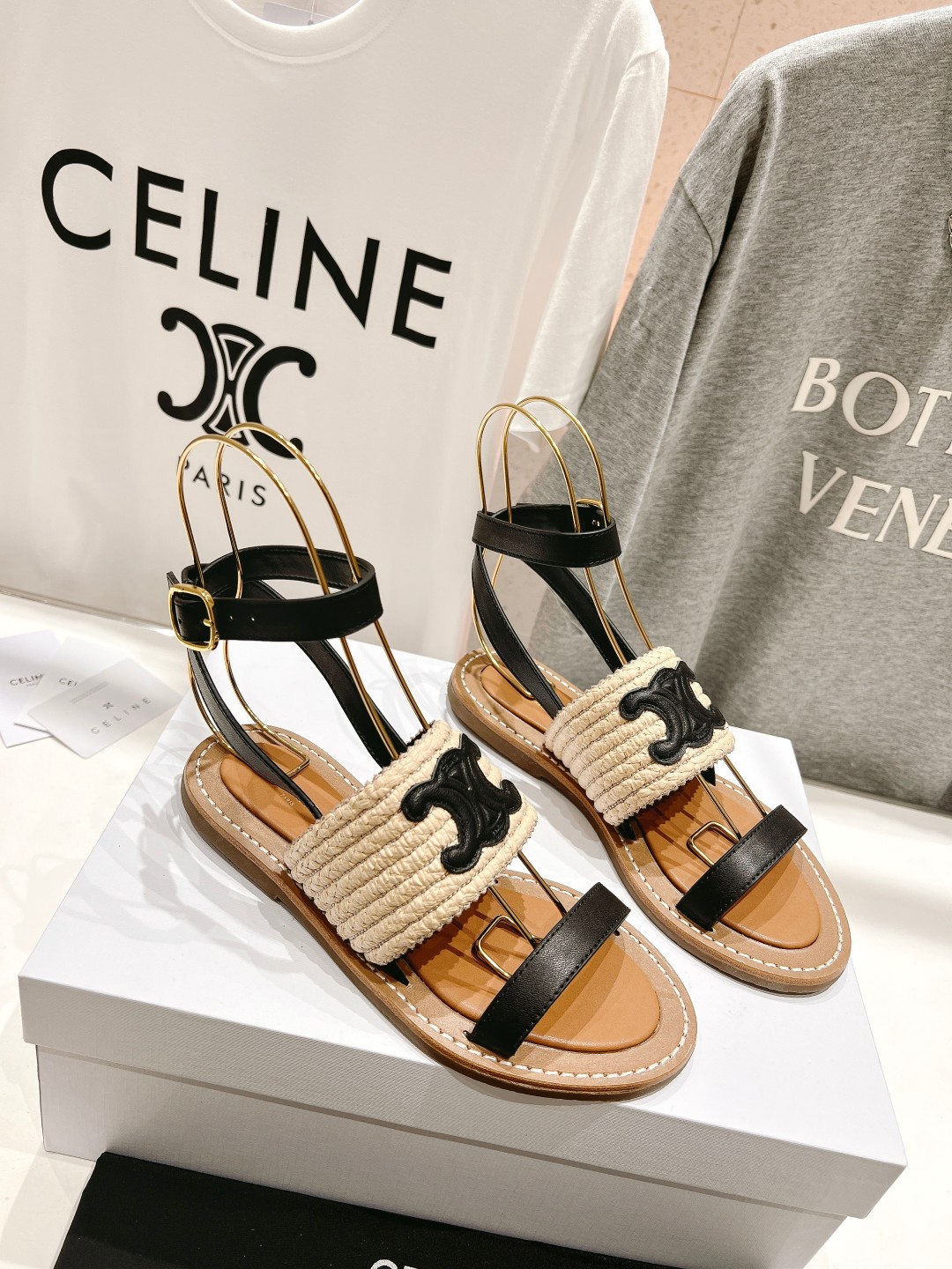 高版本出厂
 Celine*塞琳2025春夏新款凯旋门Logo凉拖鞋
高级感十足  网红ins种草神器、
