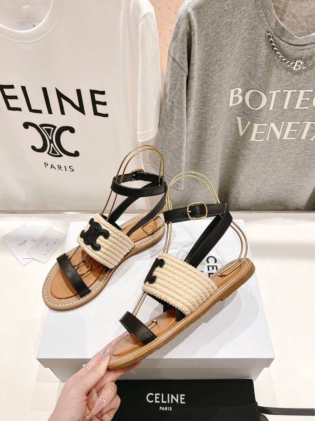 高版本出厂
 Celine*塞琳2025春夏新款凯旋门Logo凉拖鞋
高级感十足  网红ins种草神器、
