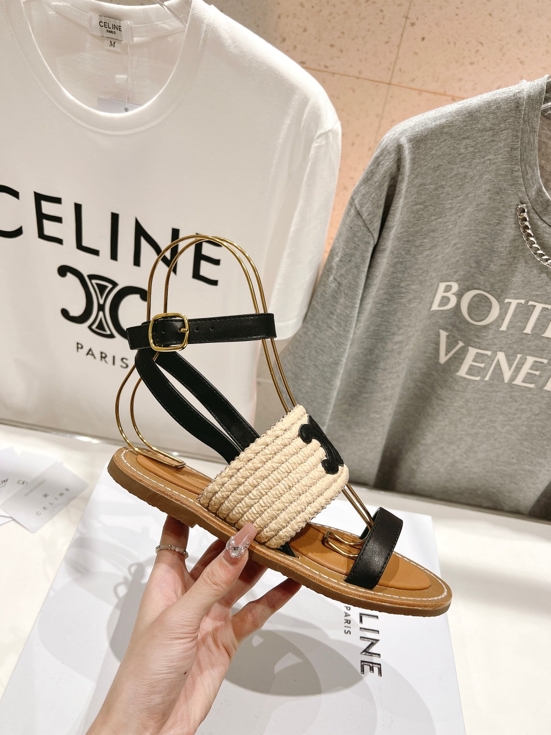 高版本出厂
 Celine*塞琳2025春夏新款凯旋门Logo凉拖鞋
高级感十足  网红ins种草神器、