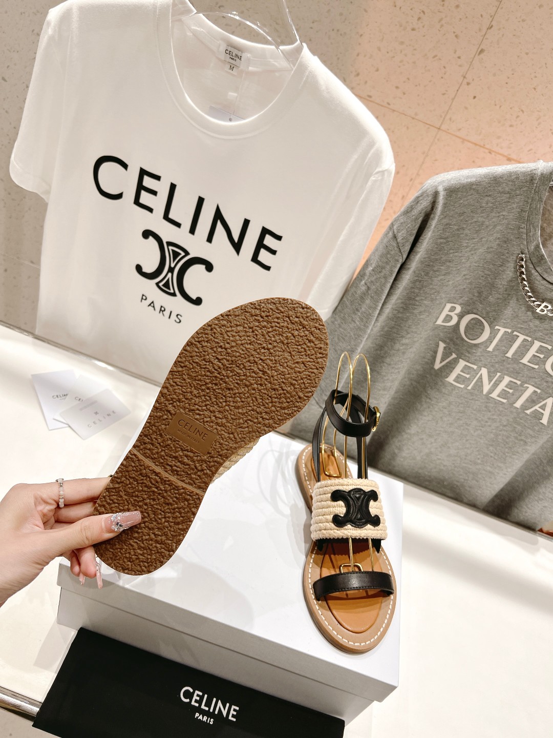 高版本出厂
 Celine*塞琳2025春夏新款凯旋门Logo凉拖鞋
高级感十足  网红ins种草神器、