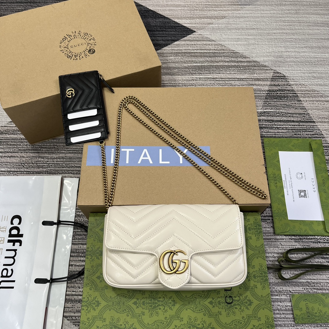 GUCCI GG Marmont серыя міні-ланцужковы картрыдж з скуры чорнай сцёганай V-падобнай формы з фурнітурай Double G, здымным белым трымальнікам картак і ланцужковым рамянём — найвышэйшая якасць